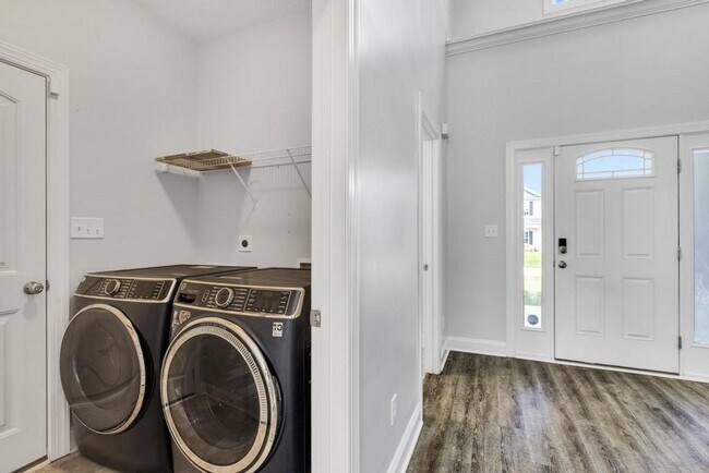 Building Photo - Sterling Farms Beauty!