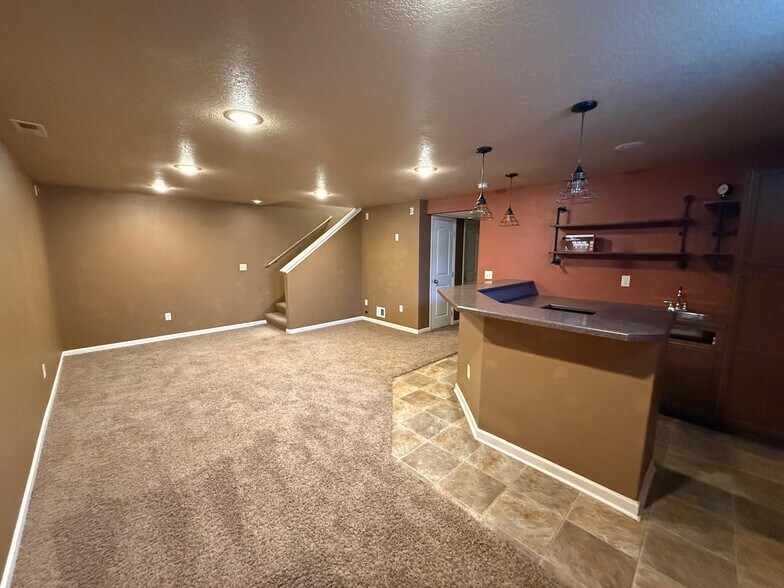 Building Photo - 495 SE Sagewood Cir