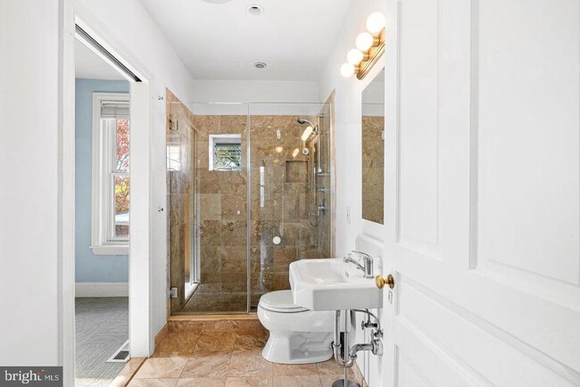 Building Photo - 846 LeCount St