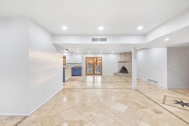 Building Photo - 3721 N Sierra Madre Dr