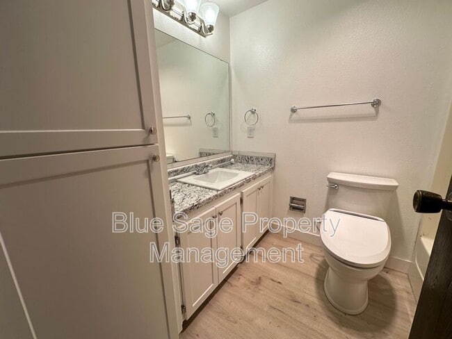 Building Photo - 43 Breeze Way