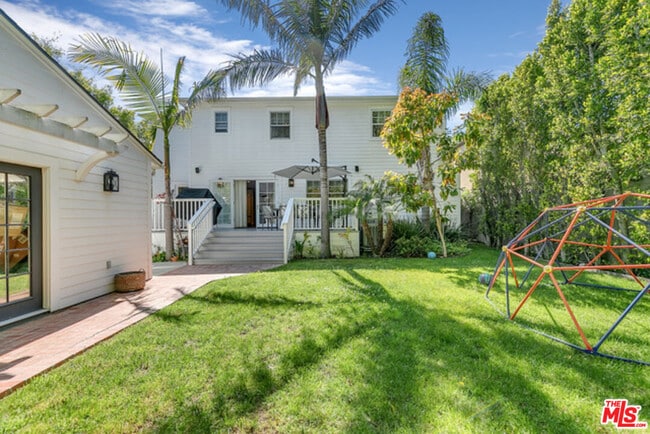 Building Photo - 328 S El Camino Dr