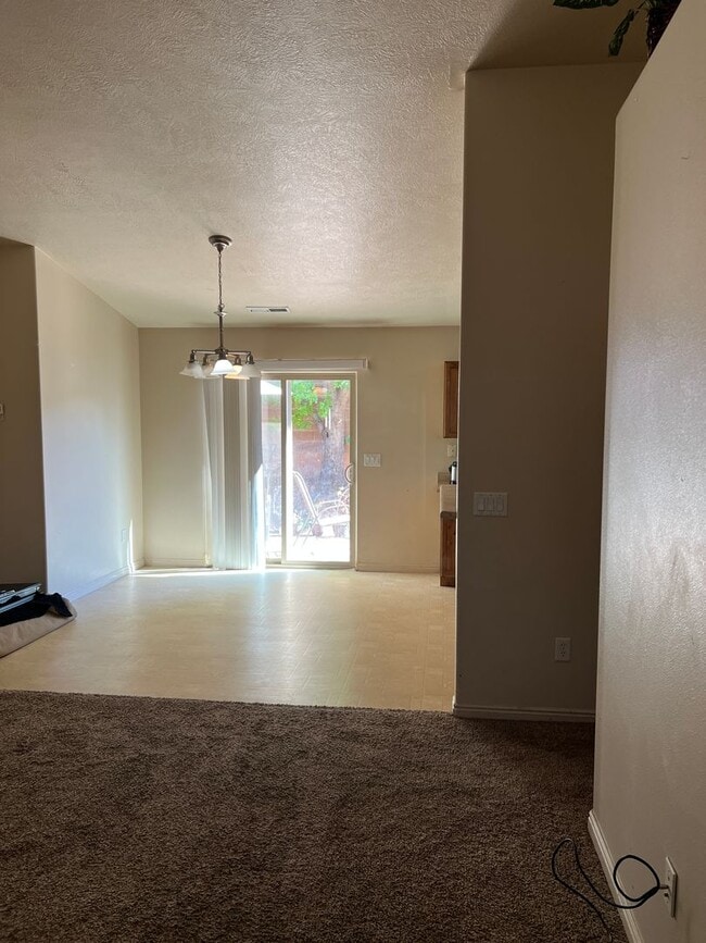 Building Photo - Great 3 bedroom 2 bath home in St George!