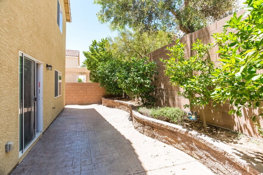 Building Photo - 9657 Bouncing Ball St