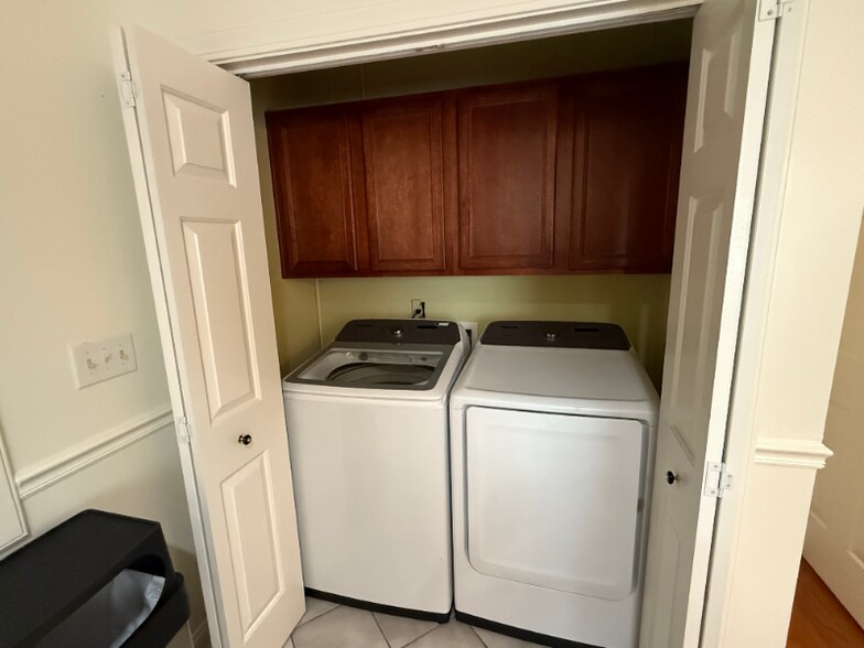 Building Photo - 324 Long Pointe Ln