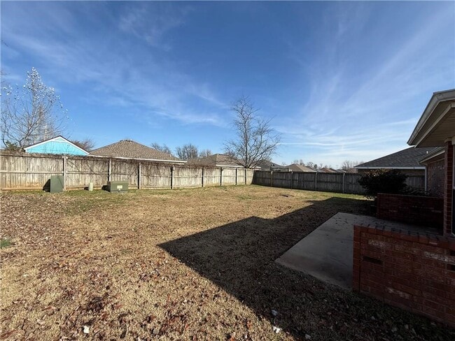 Building Photo - 950 Honeysuckle Dr