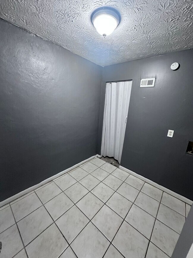 Building Photo - 3620 Effee St