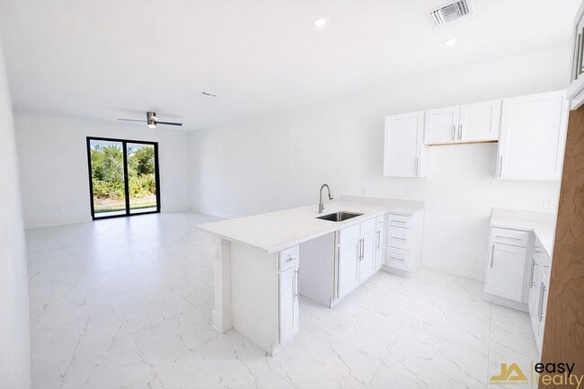 Building Photo - 1045 Jaguar Blvd