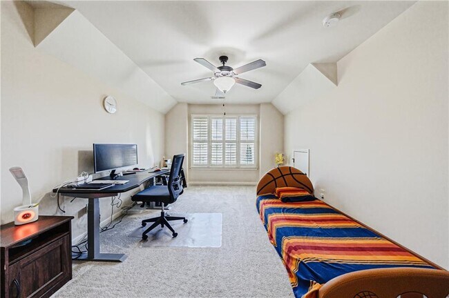 Building Photo - 8445 Village School Dr