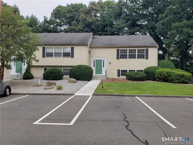 Building Photo - 10 Brantwood Dr