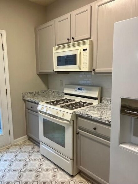 Building Photo - 6283 Shoreview Cir