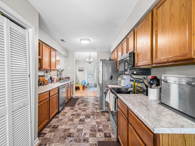 Building Photo - Raintree Subdivision