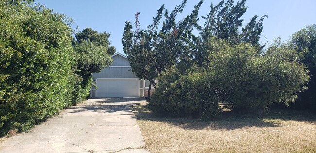 Building Photo - 19080stonegateroad.is4lease.com