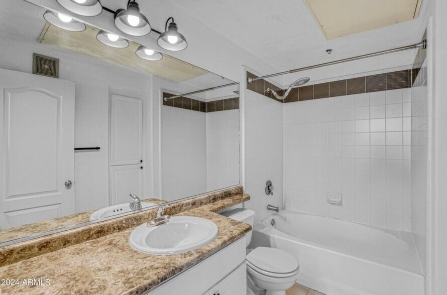 Building Photo - 6900 E Princess Dr