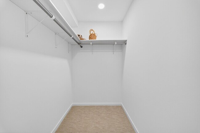 Building Photo - 1515 Liona St