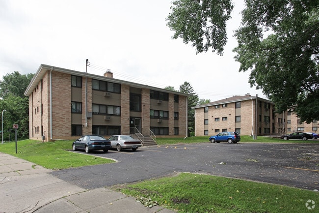 Building Photo - Grass Lake Manor Apartments