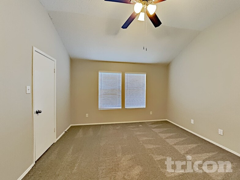 Building Photo - 807 Castlewick Ct