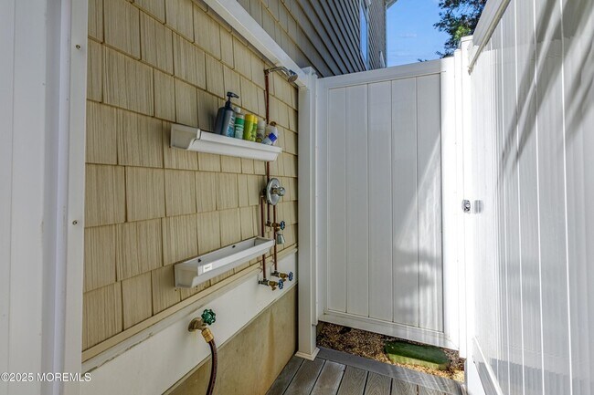 Building Photo - 206 N Lagoon Rd