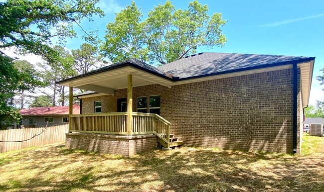 Building Photo - Newer 3 Bedroom 2 Bath home on Large lot!!!