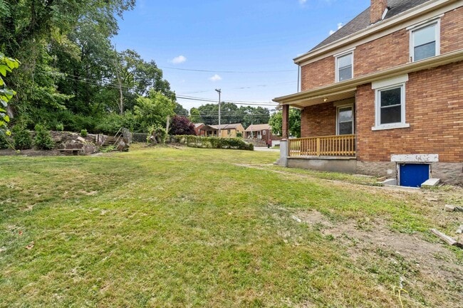 Building Photo - 4 Bed 1 Bath Single Family Home