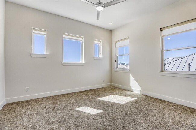 Building Photo - 9 Denbury Glen