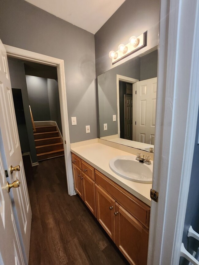 Building Photo - Cute duplex in Belmont-