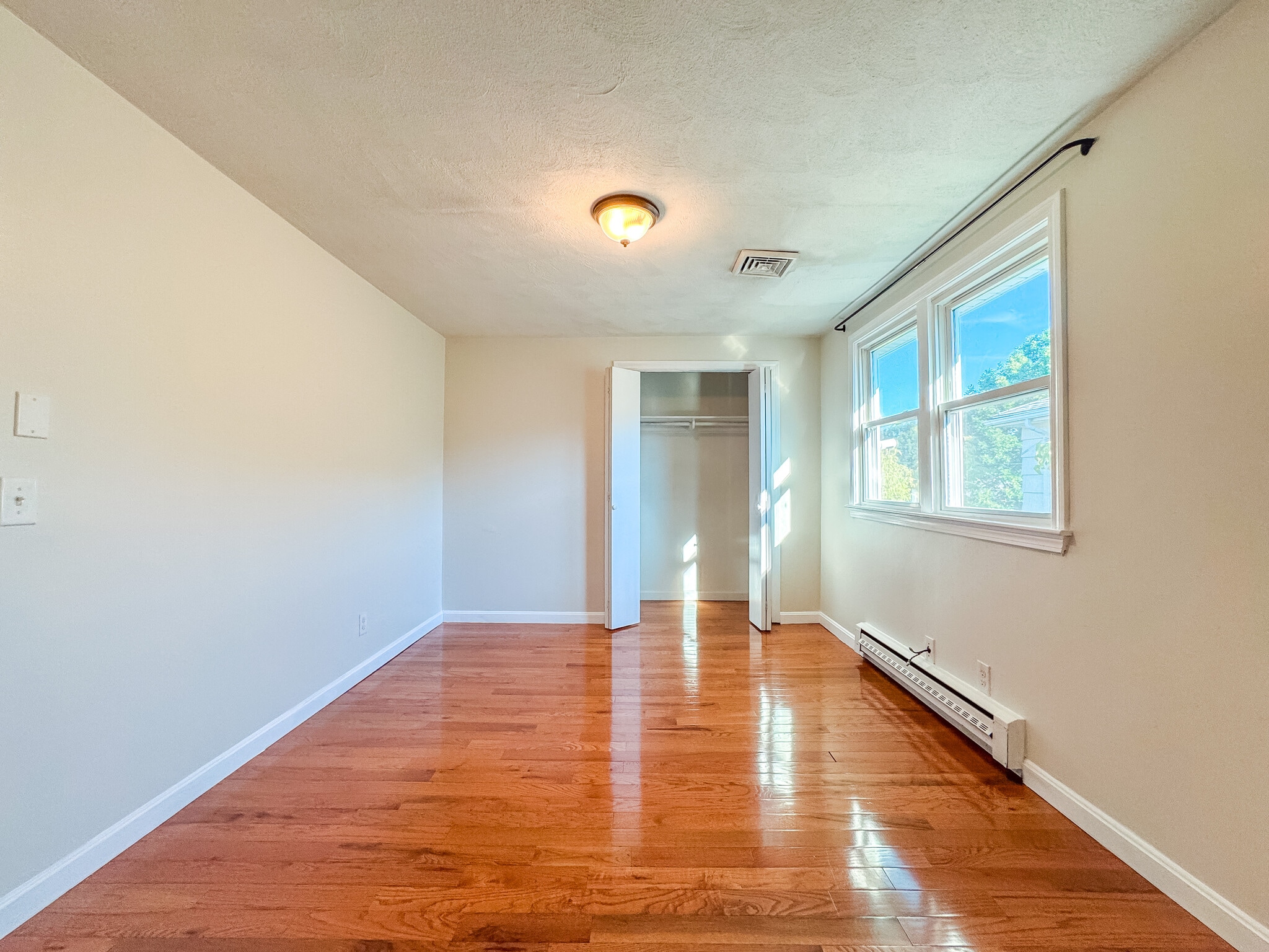 Building Photo - 74 Dunboy St