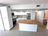 Building Photo - 2 bedroom in Hallandale FL 33009