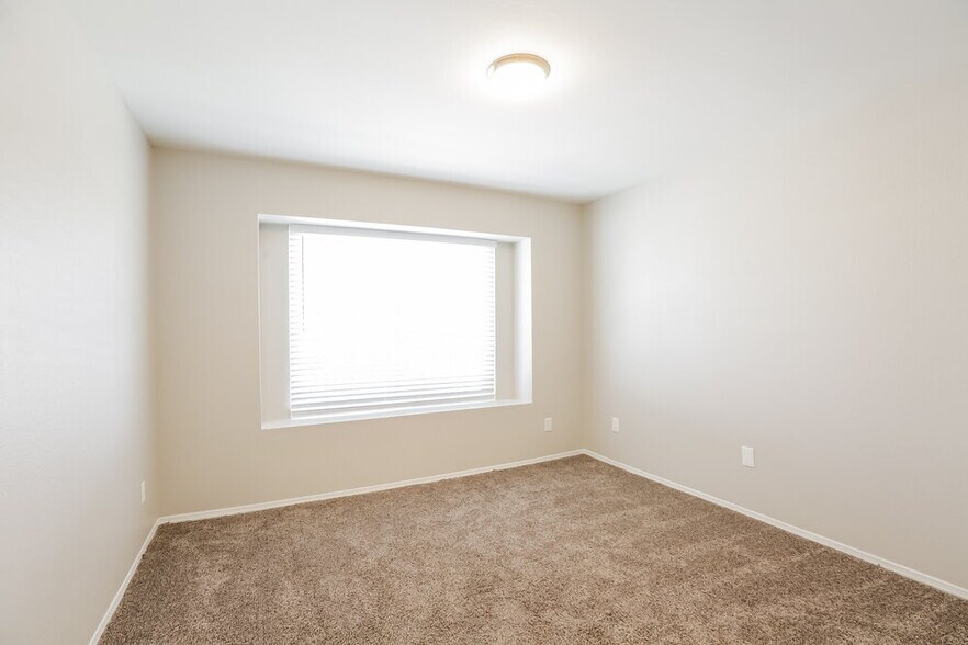 Building Photo - 4707 W Piute Ave