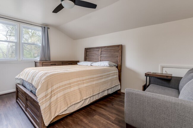 Building Photo - Pre-Leasing for the 26-27 School Year! - W...