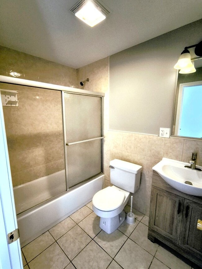 Building Photo - *****Cranston/Eden Park – Four Bed Duplex - $3,295*****