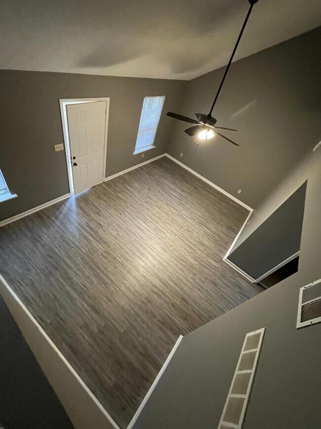 Building Photo - 203 Maple Leaf Ln
