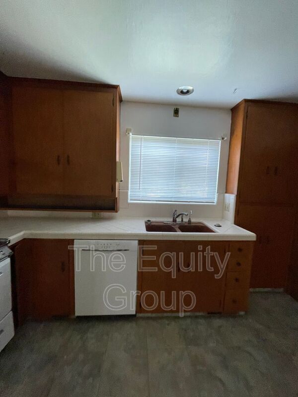 Building Photo - 14725 Hanford Armona Rd