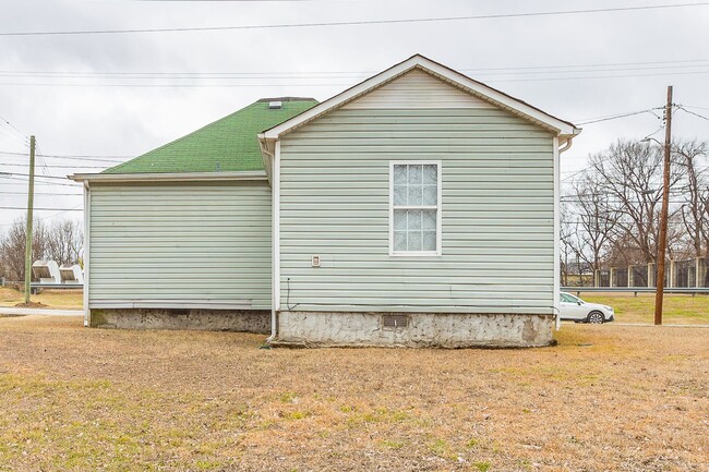 Building Photo - Great 4 Bedroom 2 Bath rental in Downtown ...