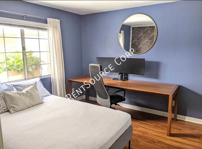 Building Photo - 5525 Canoga Ave