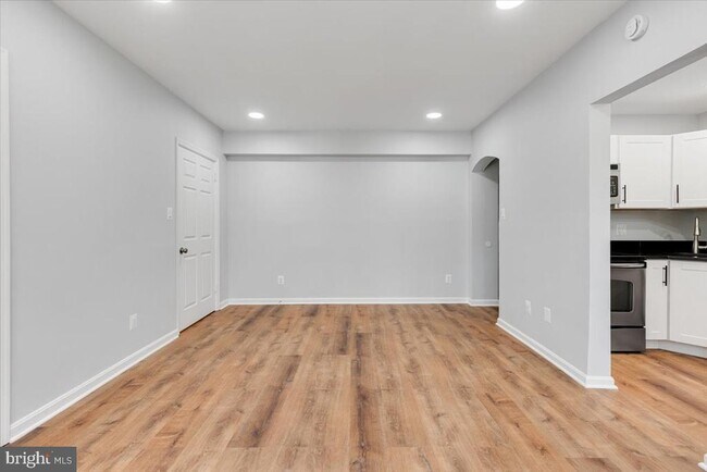 Building Photo - 1909 N Rhodes St