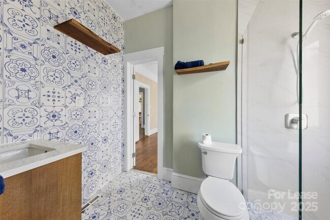 Building Photo - 604 Pearl Ave