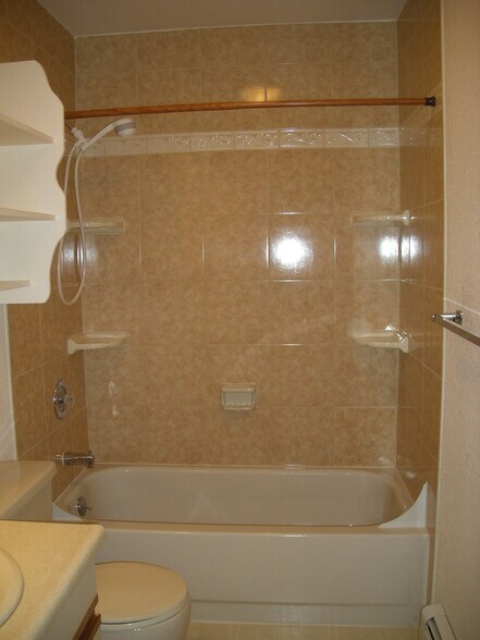 Building Photo - 700 W 47th Ave