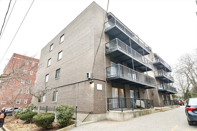 Building Photo - 25 Highland Ave