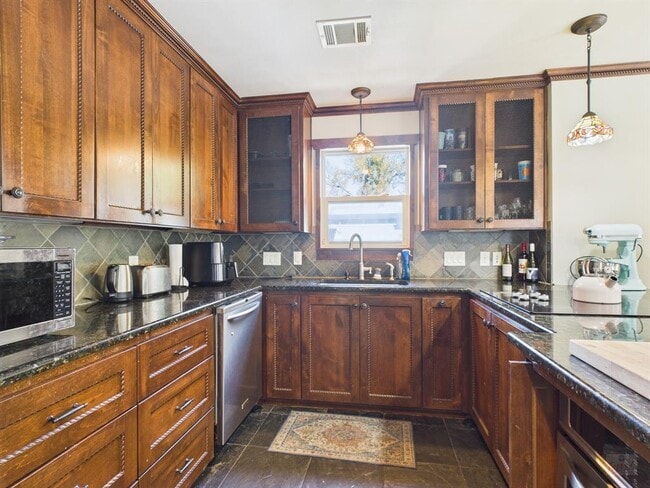 Building Photo - 4604 Avenue H