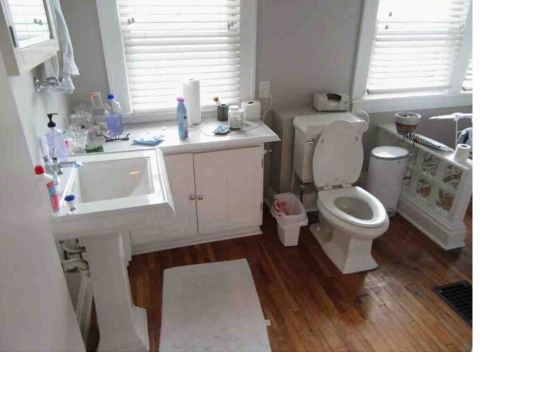 Bathroom - 1241 Bruck St