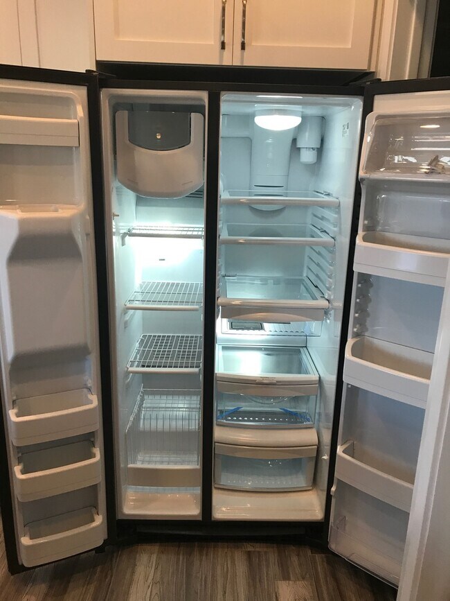 Building Photo - Very nice Townhouse in Santa Clara, with a POOL!!