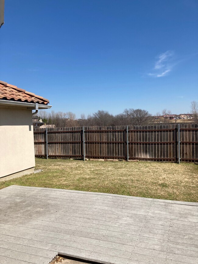 Building Photo - 8520 Western Meadows Dr