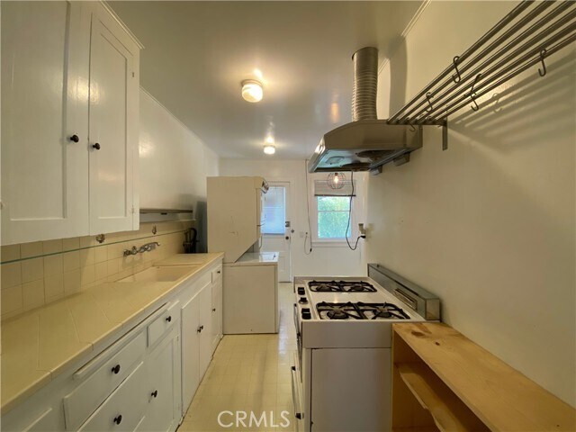 Building Photo - 1714 Gillette Crescent