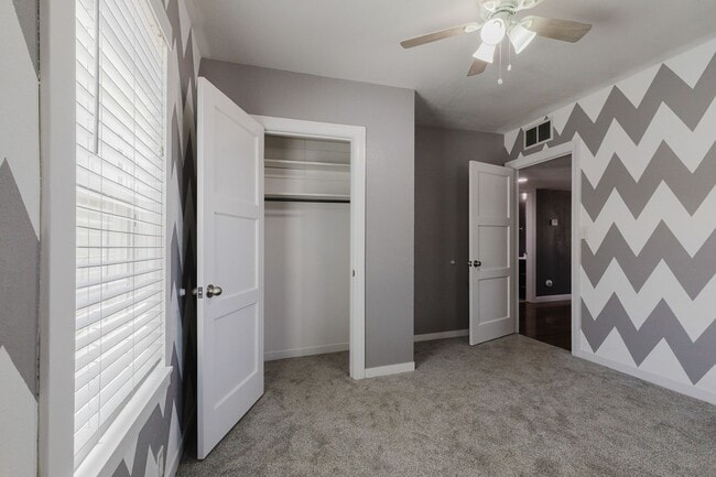 Building Photo - Adorable 2 bedroom 1 bath House