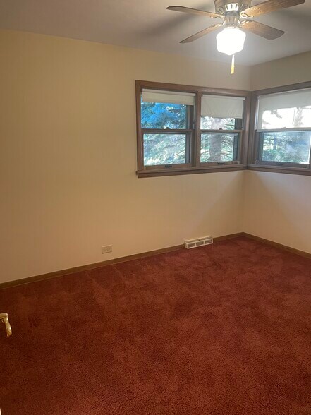 bedroom 10x12 - 26332 N Il Route 59