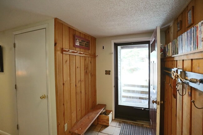 Building Photo - Seasonal 6 Month Lease Available!  $1,700/ mo Charming Two-Bedroom Condo in Waterville, NH!