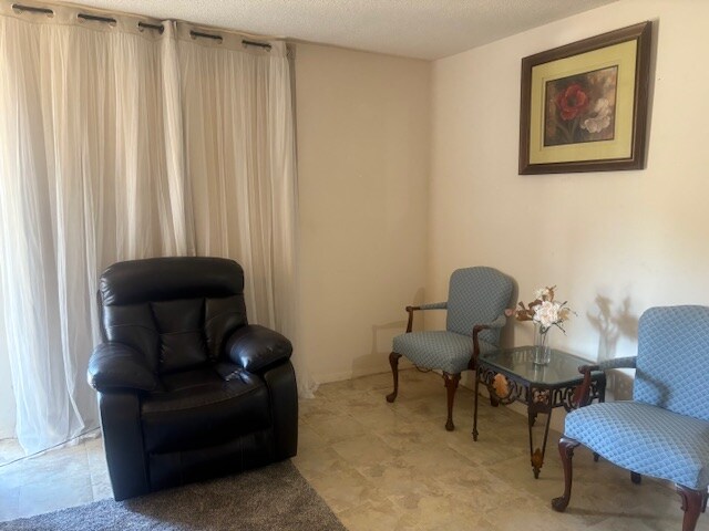 Building Photo - 2565 Peres Ave