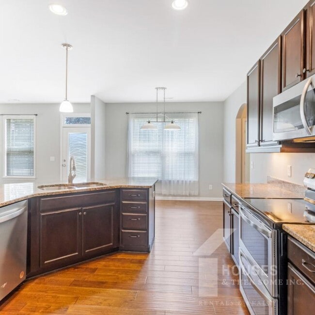 Building Photo - 70 Madeline Cir