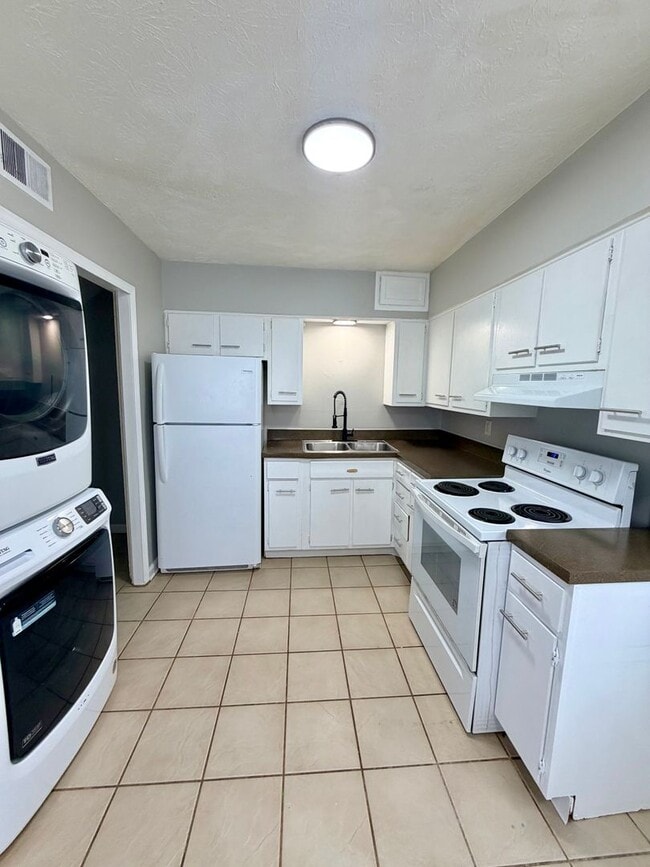 Building Photo - 104 Dale Ave